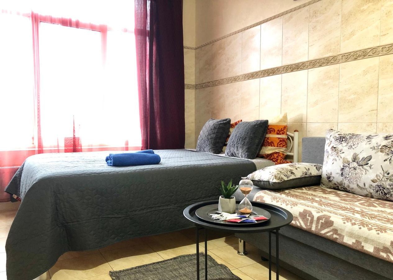 Modern Aparthotel Near Metro Pecherska Kiev Exterior photo